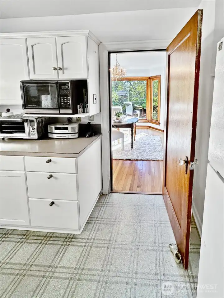 This shows the access to the dining room from the kitchen.