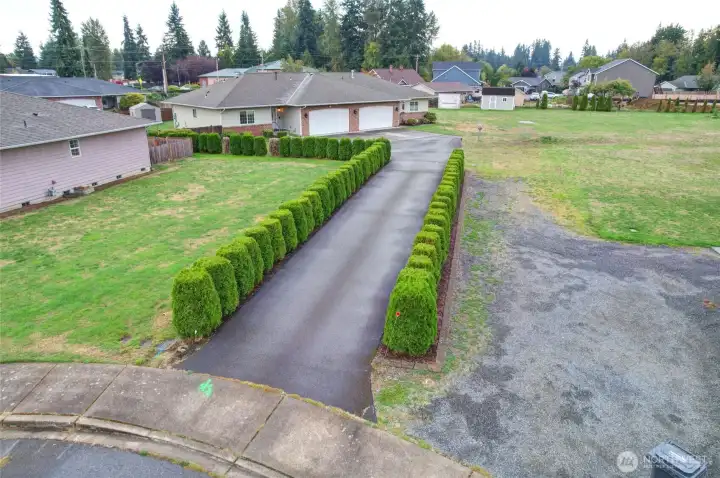 Lovely private drive to this duplex style condo.