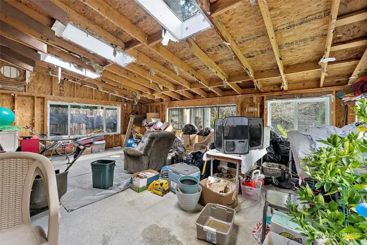 massive extra storage/living space in the back yard (ask realtor about this)