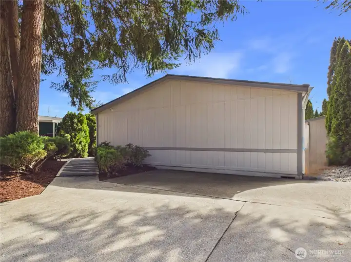Spacious paved driveway