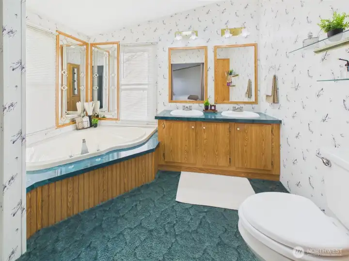 Primary bath with soaking tub