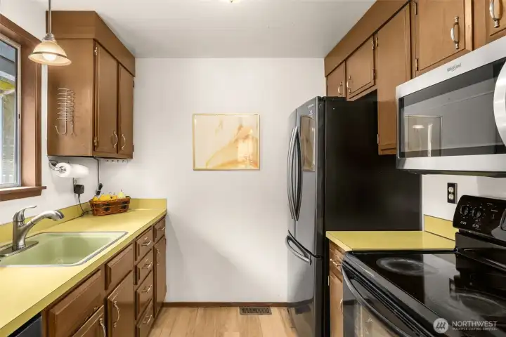 Kitchen is fully equip with waterproof luxury vinyl plank flooring makes cleaning up spills a breeze.