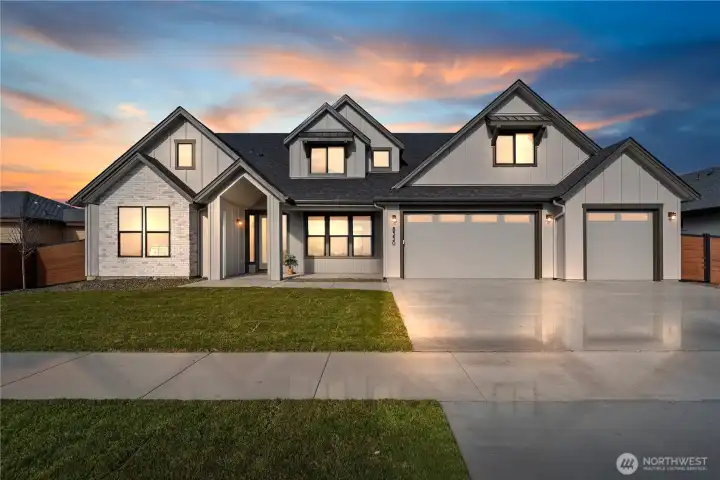 ALL PHOTOS REPRESENTATIVE. MAY DEPICT COST ADDED OR UNAVAILABLE FEATURES.