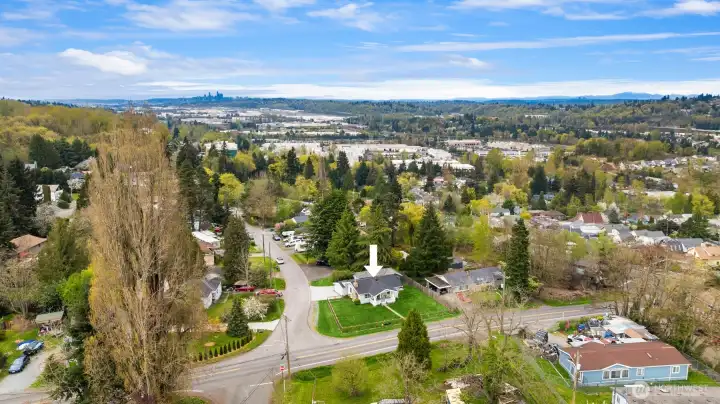 Conveniently located in Tukwila with easy access to light rail, Sounder, Amtrak, major freeways, shopping, dining, and parks, this property combines everyday convenience with long-term appeal.