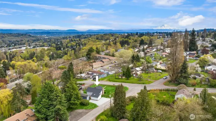 You’re close to Southcenter’s shopping, dining, and entertainment, while still enjoying access to Tukwila’s impressive network of parks, trails, and open space, including Fort Dent Park, Tukwila Park, and the Duwamish Hill Preserve. It’s a location that blends everyday convenience with recreation and regional connectivity.