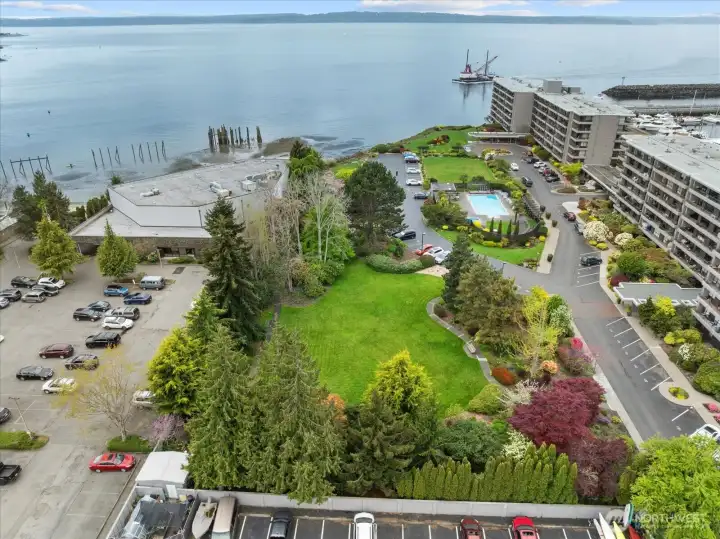 Thoughtfully designed grounds that elevate everyday living.