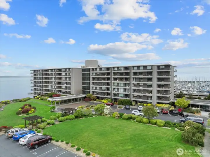 A true retreat just moments from the city.