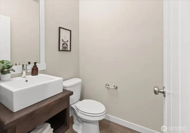 Main floor 1/2 bath