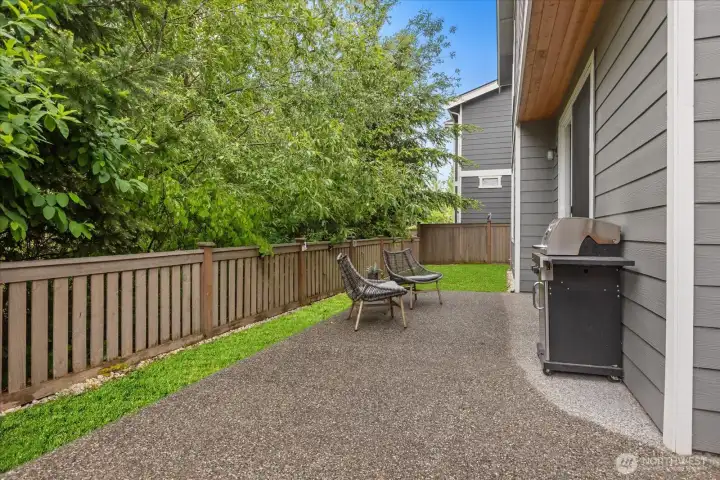 Private back patio *grass enhanced*
