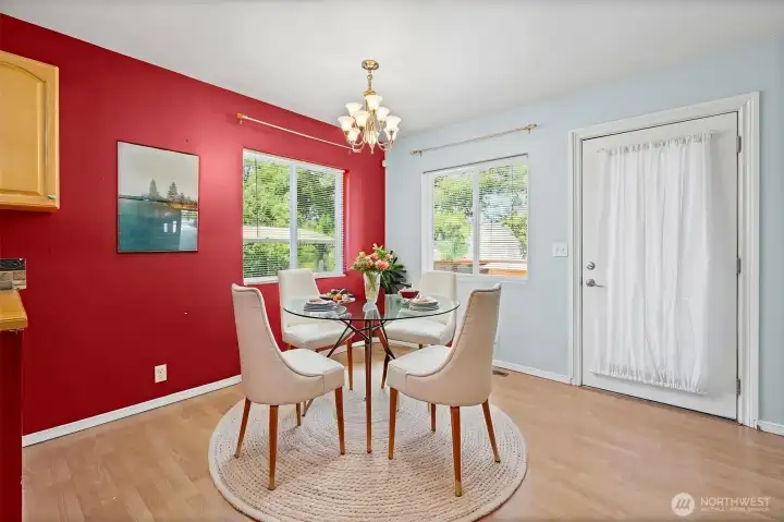 Dining room table v staged