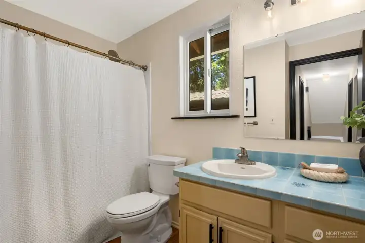 Upstairs Full Bathroom Upstairs Full Bathroom