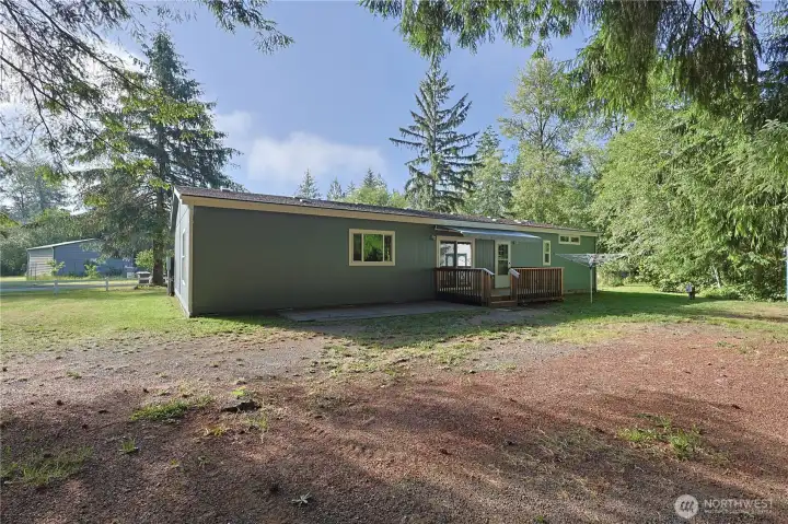 Back deck with extra Patio space for entertaining