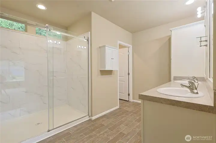 Large Primary Bathroom w/Walk-in Shower