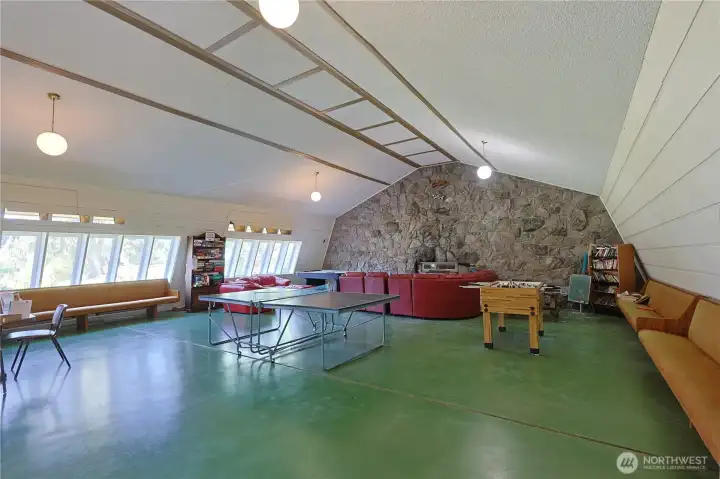 Clubhouse w/fireplace, foosball & ping-pong table