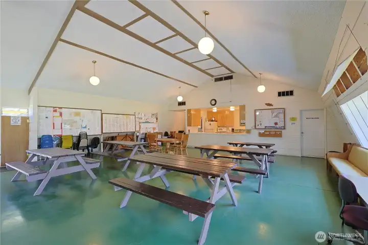 Full kitchen & large eating area for get togethers