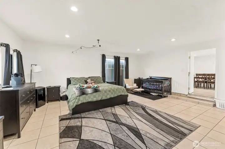 Bonus room with lots of windows for natural light.