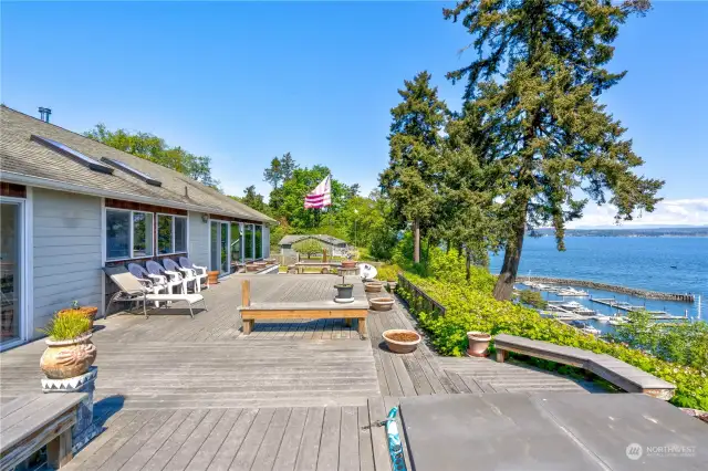 Beautiful deck with stunning views