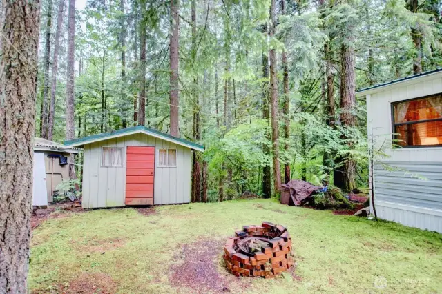 This lot comes with a shed
