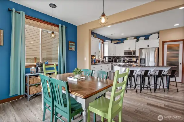 Eating Area & Kitchen