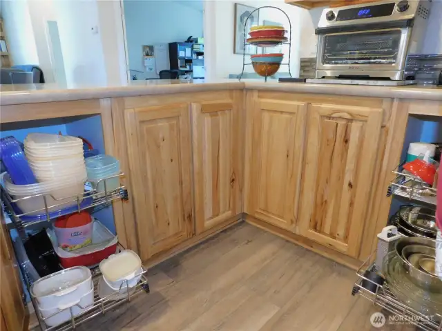 pullout shelves for easy use