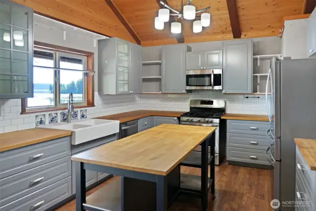 Open kitchen to living