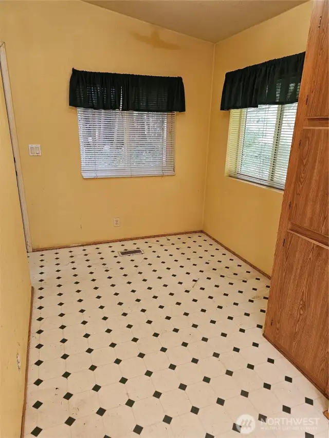 Eat in Kitchen and pantry