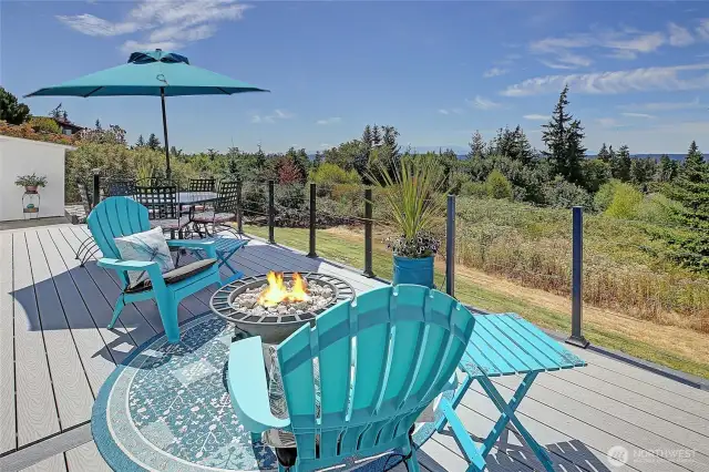 Western views from your entertainment deck, running the entire length of the home!