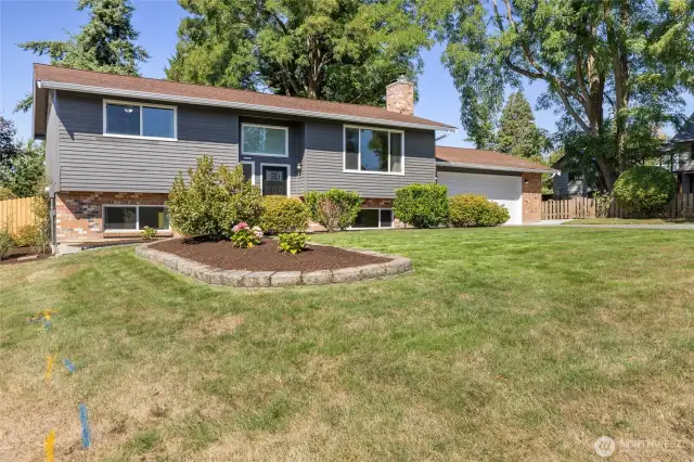 Sweet Garden Bed & Low Maintenance Yard ..