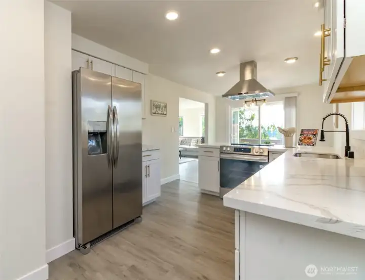 All appliances stay, including washer & dryer