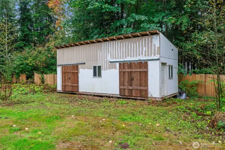 12 x 32 shed stays with property.