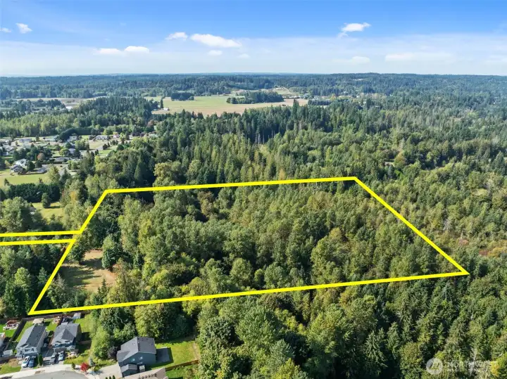 Side aerial view. Dimension overlay is an estimated and may not be exactly to scale.