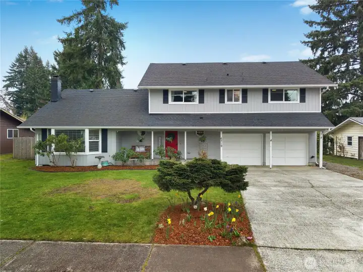 Welcome Home to 6719 6th Ave. SW, centrally located in Tumwater!