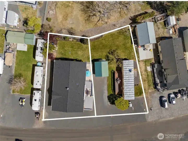 905 - 7271 Sq Ft lot / 919 7711 Sq Ft lot