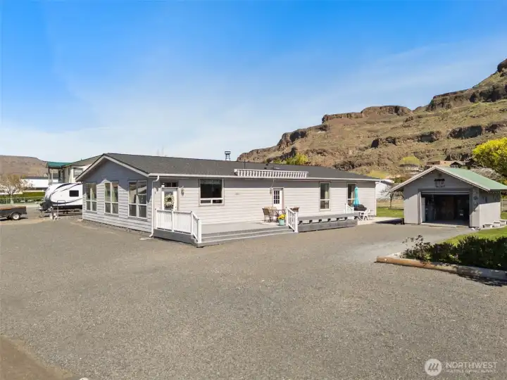 Room for multiple cars/trailers/water toys.