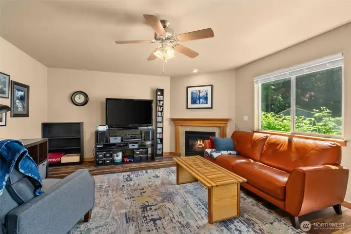 Cozy living room with gas fireplace overlooking the backyard