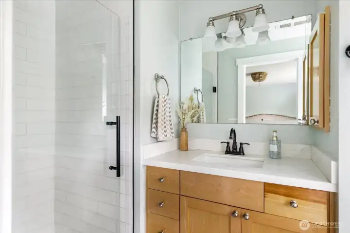 En-suite primary 3/4 bath.