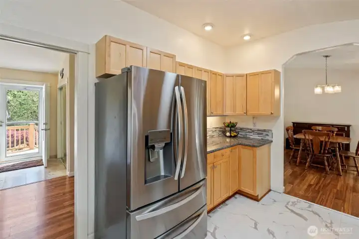 Enter into kitchen from both sides