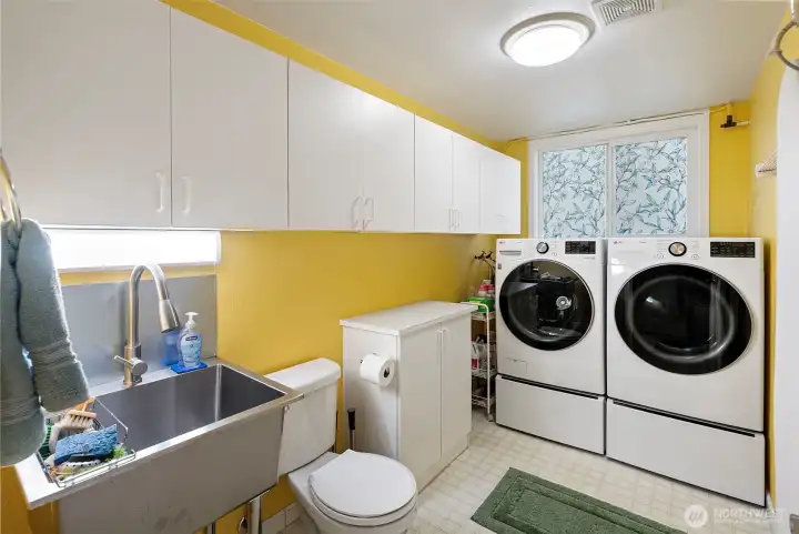 Downstairs laundry with 1/2 bath