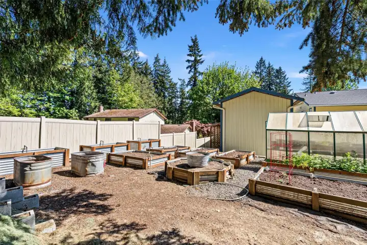 Raised garden beds with water!