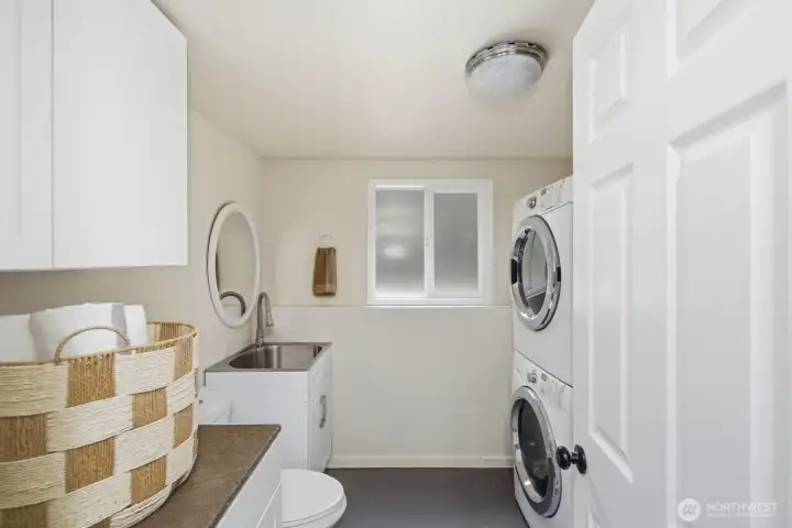 Lower level 3/4 bath and laundry