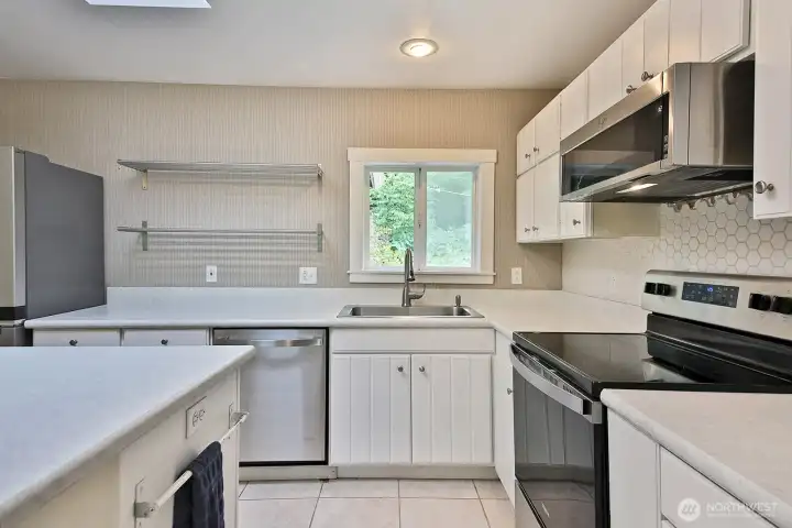 Ceramic tile floors in the entry and cooking area. There could be room for pantry storage in the laundry area. Ceramic tile floors in the entry and cooking area. There could be room for pantry storage in the laundry area.