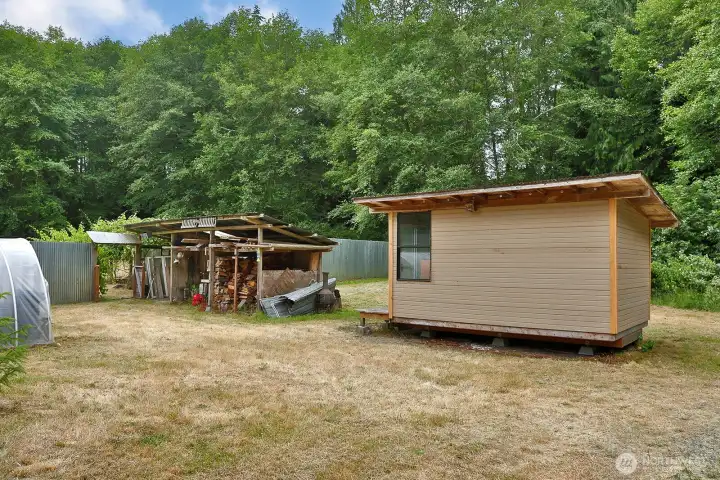 Open storage and an outbuilding on post & piers. The garden area has a mix of fencing. Open storage and an outbuilding on post & piers. The garden area has a mix of fencing.