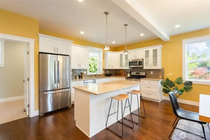 Abundant cabinetry & counter space make cooking a pleasure Abundant cabinetry & counter space make cooking a pleasure