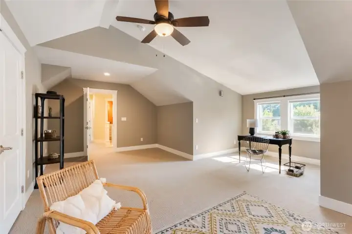 Bonus room/4th bedroom Bonus room/4th bedroom