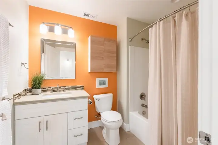 Full bathroom Full bathroom