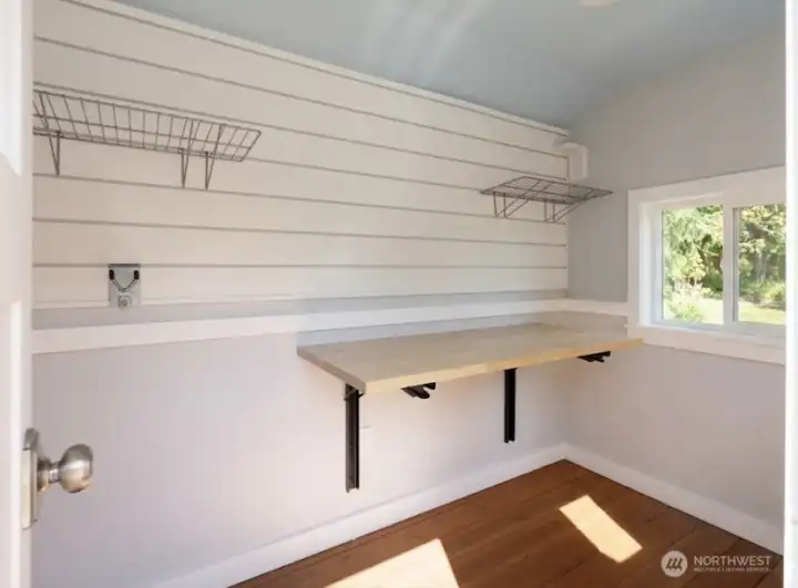 Heated room perfect for so many different uses! Heated room perfect for so many different uses!
