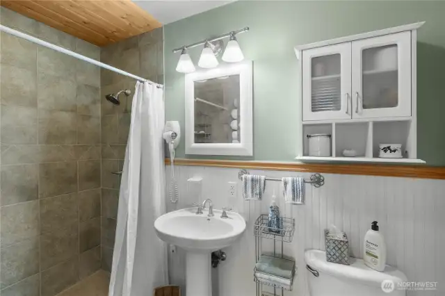 upper full bath
