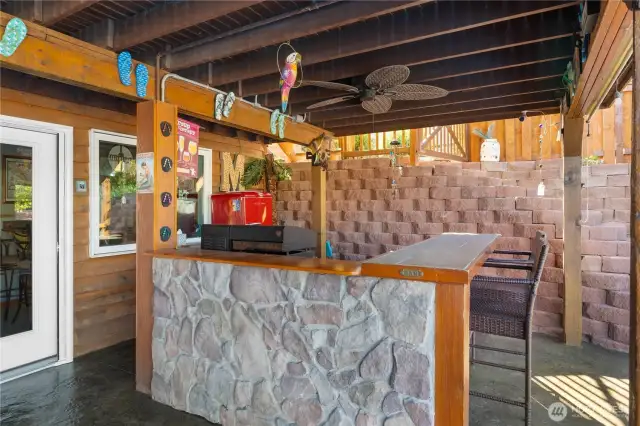 Lower covered Deck bar