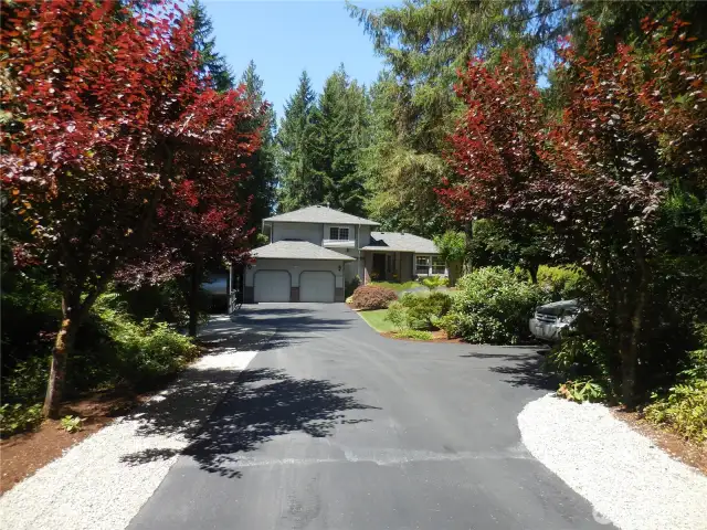 Manicured Asphalted Driveway Entry