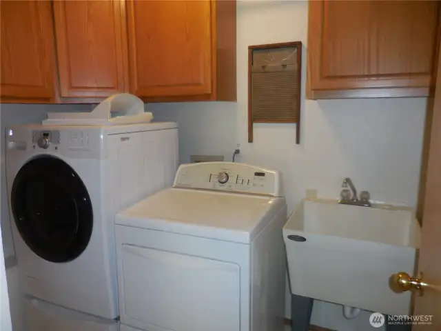 Utility Room w/Deep Sink & Uppers